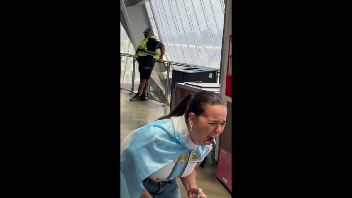 Argentina rimonta, il delirio allo stadio e il tifoso dell'Egitto sotto choc - Video - 