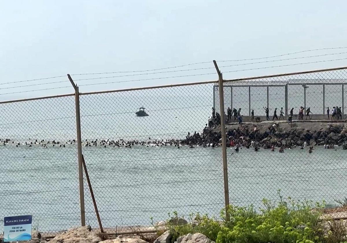 Migranti, a Ceuta la peggior crisi dal 2021 - 