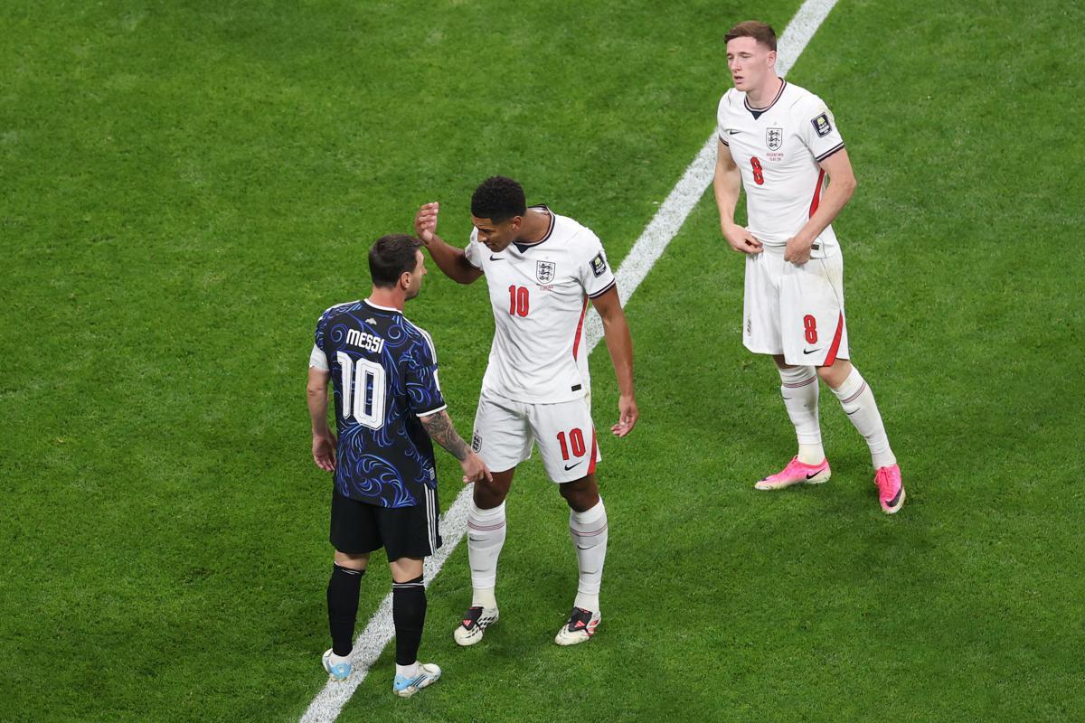 Inghilterra-Argentina, lite tra Messi e Bellingham: rissa in campo - 