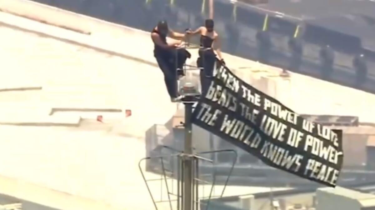 La proposta di matrimonio a 443 metri d'altezza, chi è la coppia che ha scalato l'Empire State Building - 