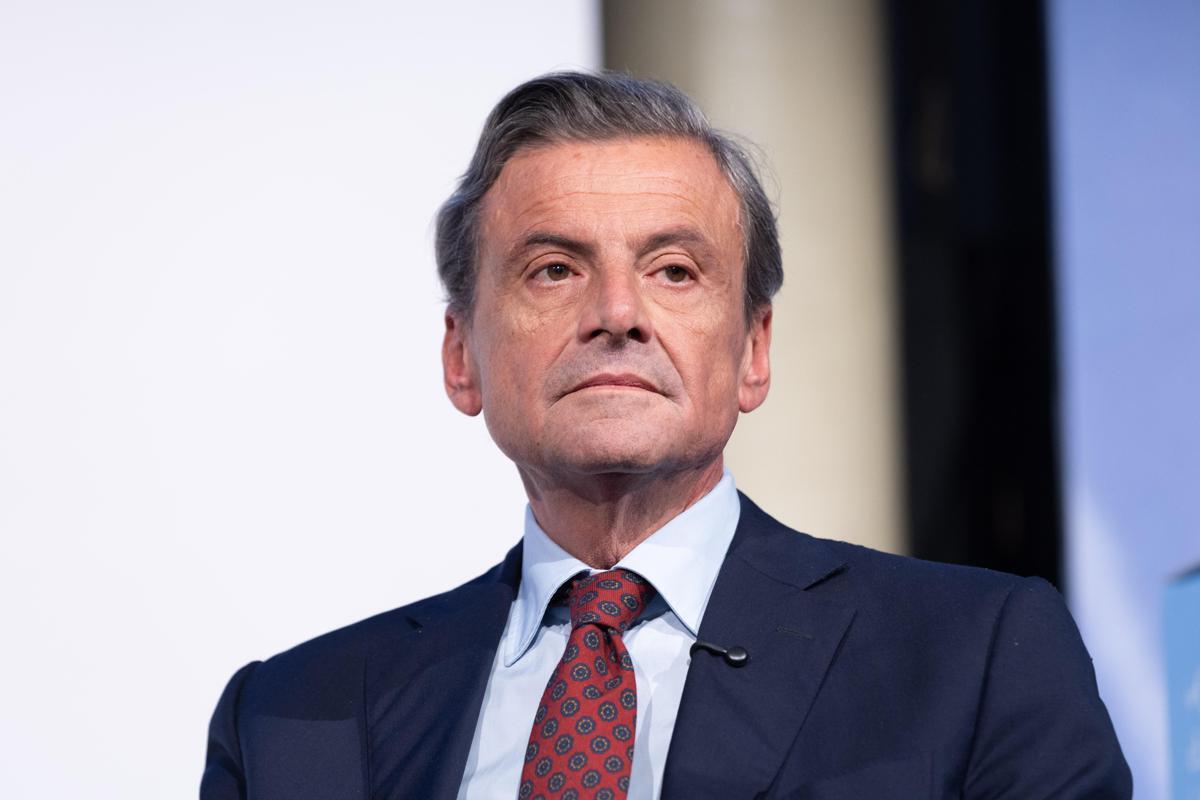 Caso Roggero, Calenda attacca Salvini: "Un imbecille, non va bene legge che ha fatto lui" - 