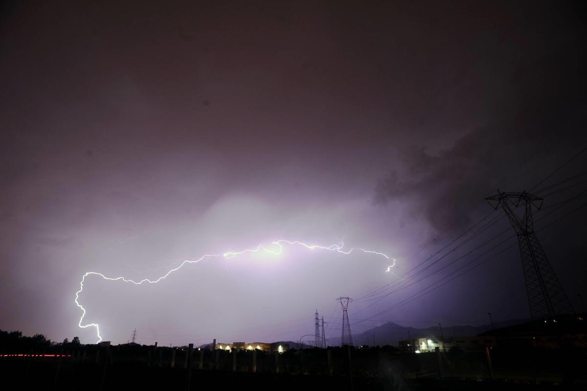 Allerta meteo gialla oggi 6 luglio: piogge e temporali in arrivo in quattro regioni - 