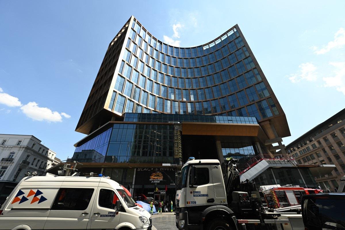 Incendio in edificio nel centro di Bruxelles, diversi morti e dispersi - 