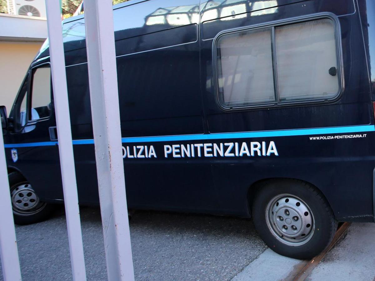 Viterbo, detenuto uccide a coltellate compagno di cella - 