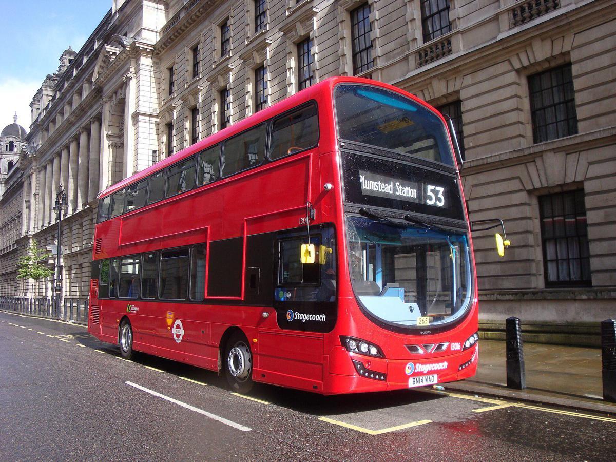 I celebri bus rossi di Londra 'parlano' cinese, svolta green con l'aiuto di Pechino - 
