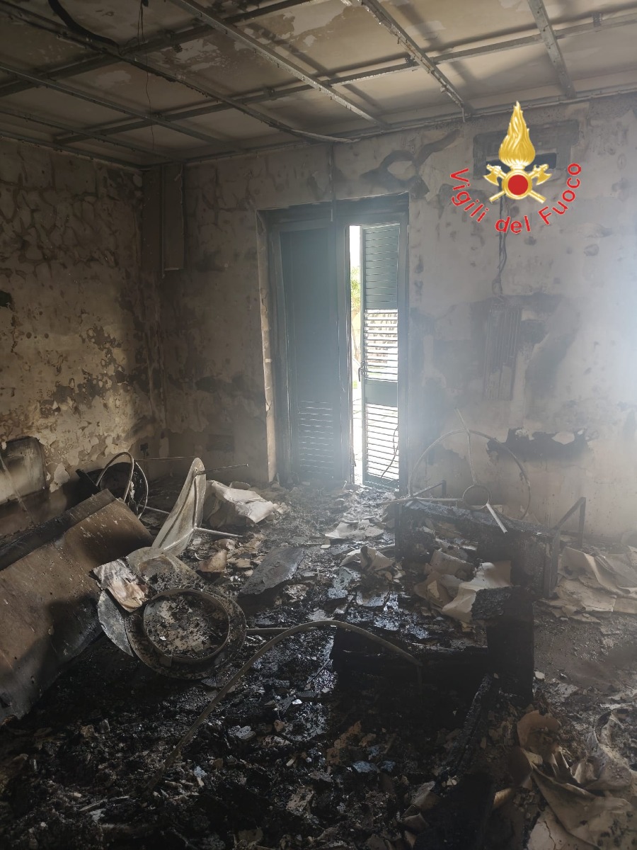 Incendio Falerna Marittima - Foto Uff. Stampa Vigili del Fuoco Catanzaro 1.06.2026