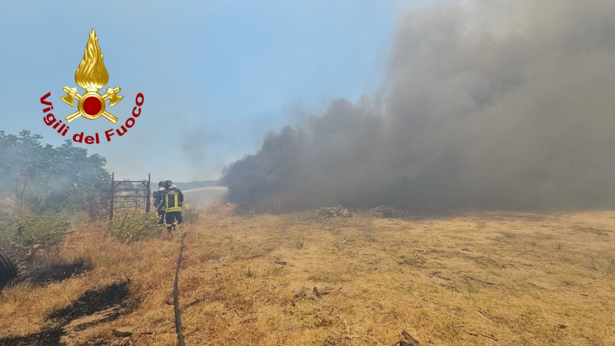 Incendio Papanice (U.s vigili del fuoco Crotone 10.7.2026)
