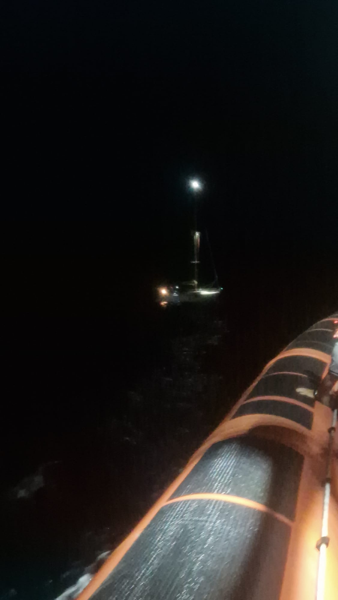 Salvataggio turisti Crotone - Foto Uff Stampa Capitaneria di Porto Crotone 18 luglio 2026