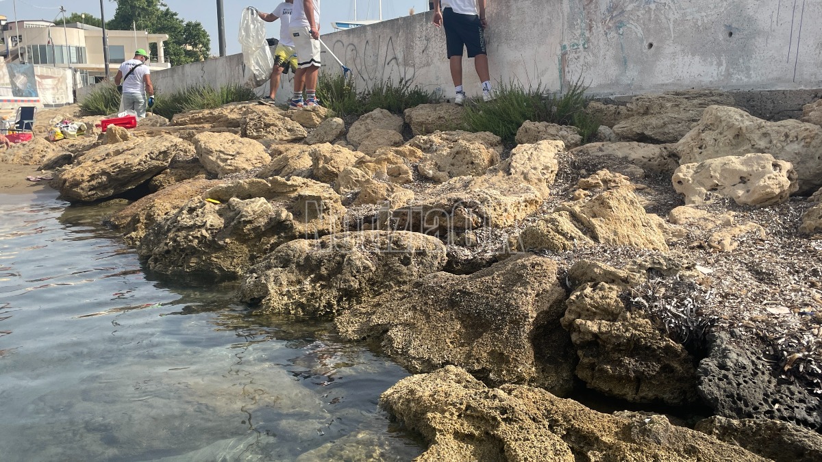 Pulizia Spiaggia volontari Akrea - Foto Redazione 20.07.2026