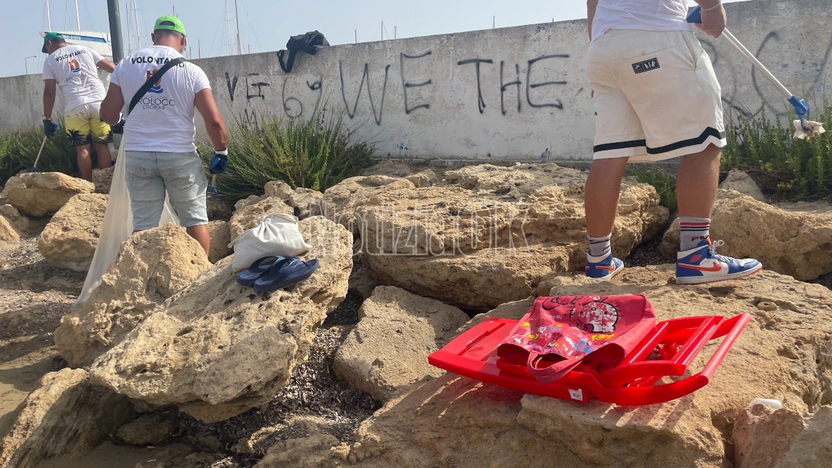 Pulizia Spiaggia volontari Akrea - Foto Redazione 20.07.2026