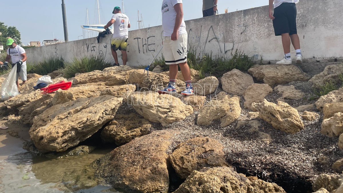 Pulizia Spiaggia volontari Akrea - Foto Redazione 20.07.2026