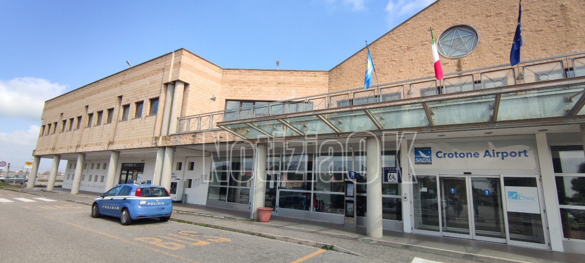 Crotone - L'appello della Diocesi: «Garantire il futuro dell'aeroporto» - Foto: Redazione 