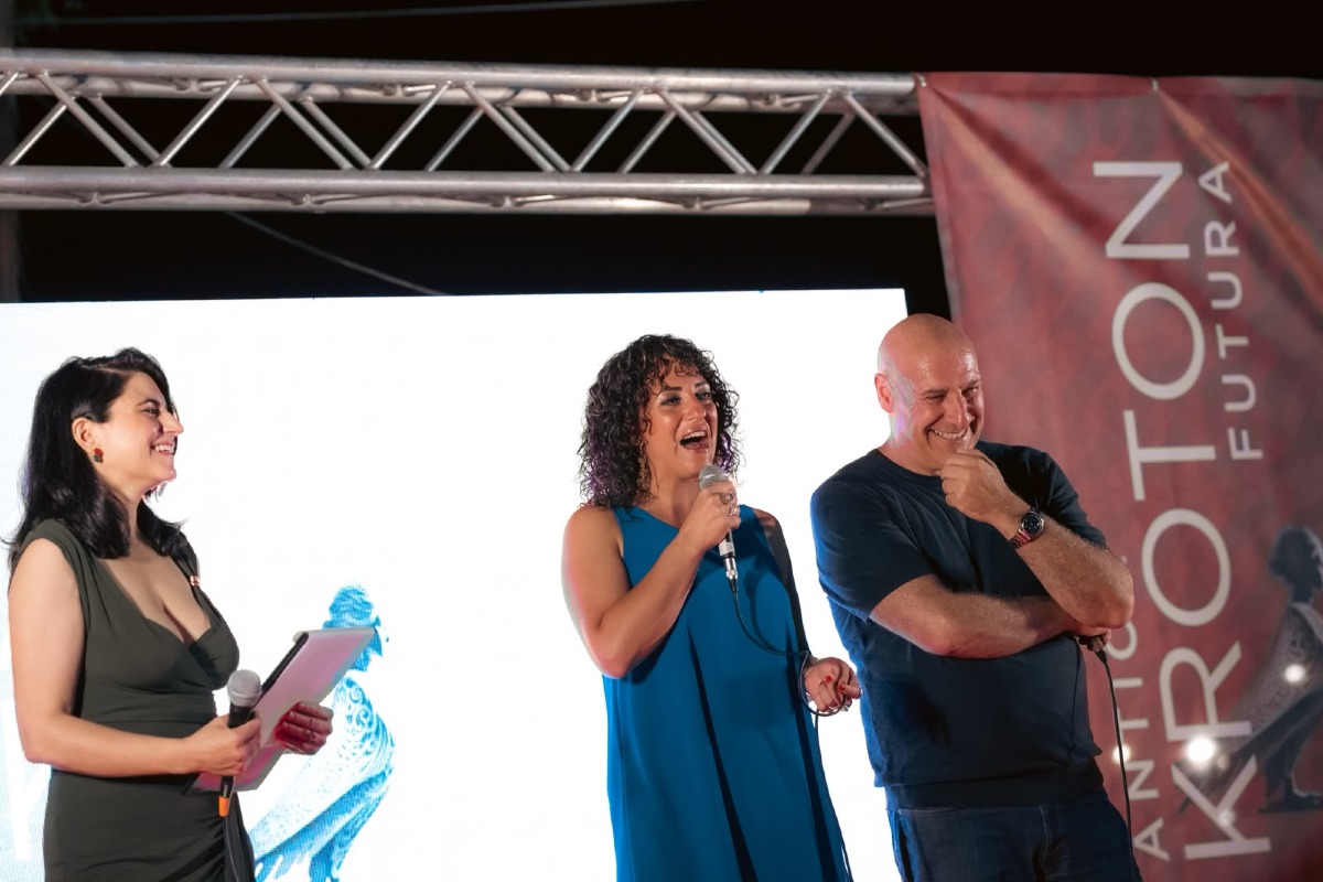 Crotone accende la cultura: grande successo per la prima serata dello Street Book Festival - Foto: Uff. Stampa Comune di Crotone