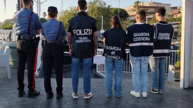 Movida nel mirino a Catanzaro: locale oltre la capienza e irregolarità - Foto: Ufficio stampa Questura di Catanzaro