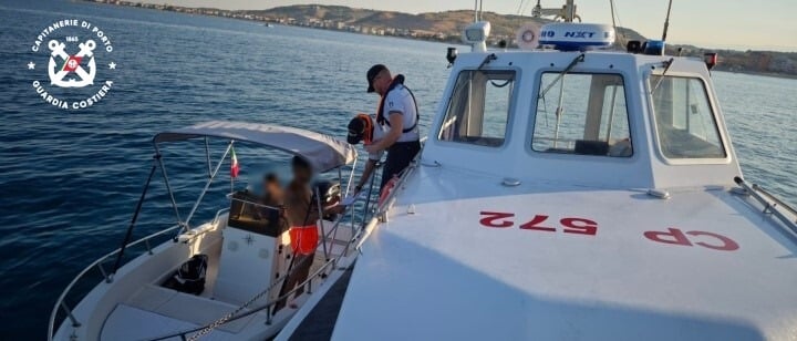 Guardia Costiera di Crotone, stretta sui controlli in mare: 21 sanzioni nel weekend - Foto Uff. Stampa Guardia Costiera Crotone 
