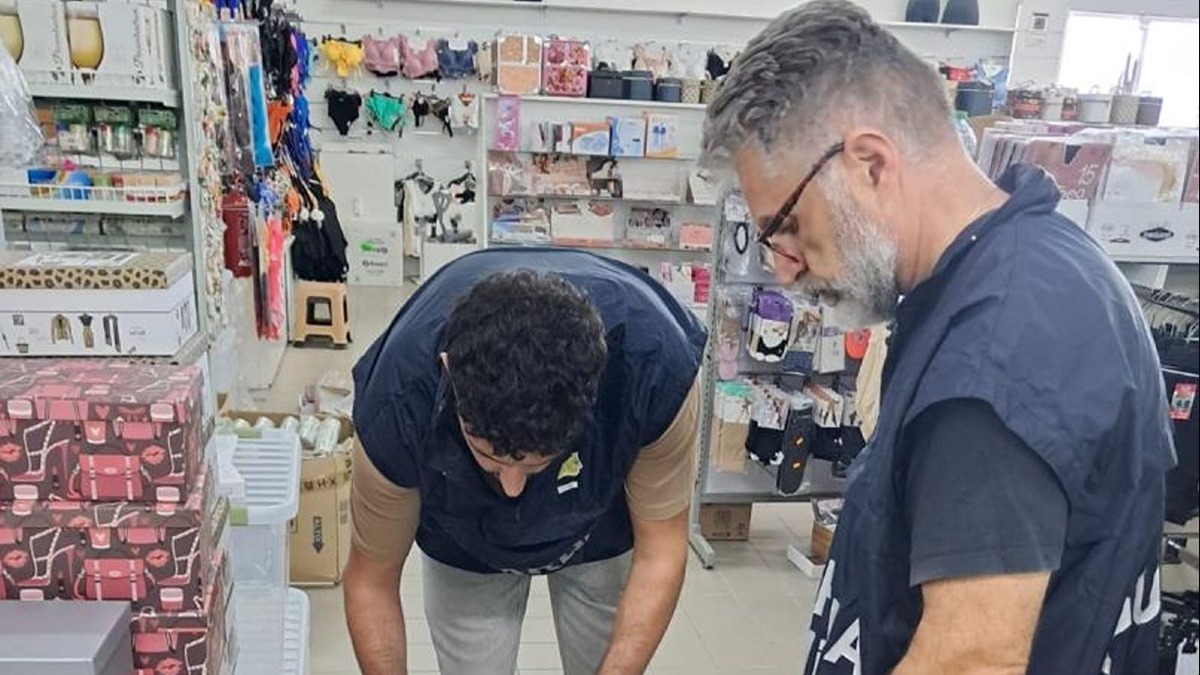 Lamezia Terme - Sequestrati oltre 205 mila prodotti non a norma   - Foto Uff. Stampa Guardia di finanza 