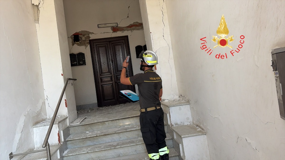 Emergenza sismica a Napoli, dalla Calabria partono due moduli specializzati dei Vigili del Fuoco - Foto Uff. Stampa Vigili del fuoco