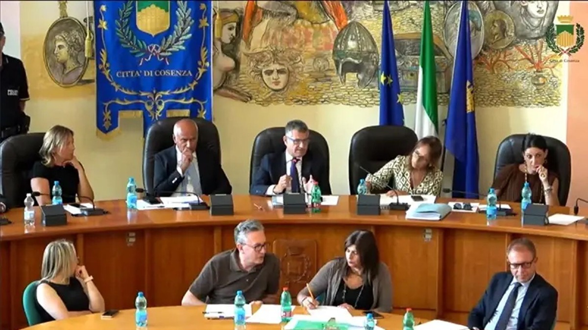 Cosenza, ok del Consiglio a DUP e bilancio: fondi anche per l'emergenza strade -  Foto Uff. Stampa Comune du Cosenza