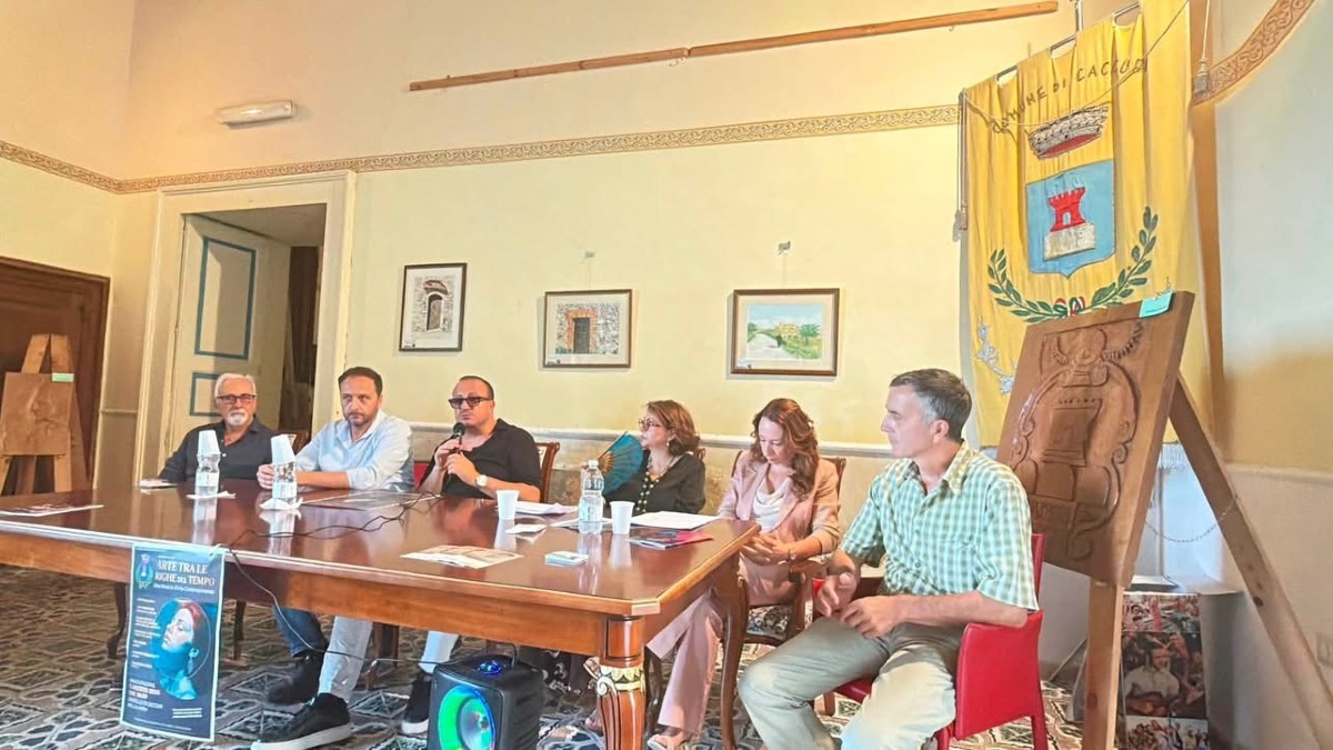Caccuri apre le porte all’arte contemporanea con la mostra “Arte tra le Righe del Tempo” - Foto: Uff. Stampa Comune di Caccuri