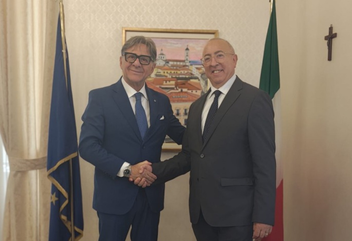 Il prefetto Clemente Di Nuzzo in visita alla Camera di Commercio - Foto: Uff. Stampa Comune di Commercio di KR, CZ e VV