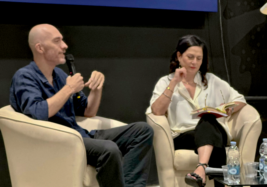 Crotone - Presentato “Innocenza”: il romanzo di Andrea Esposito - Foto: Presentazione del libro di Andrea Esposito