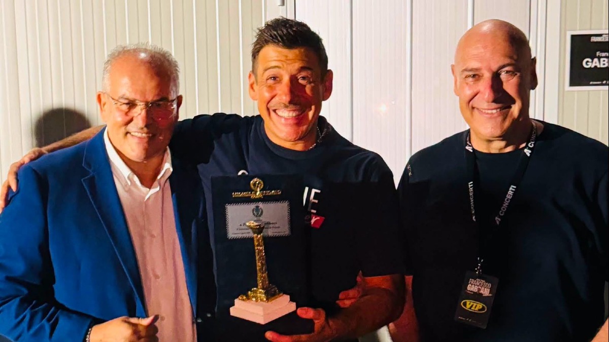 Colonna d’Oro a Francesco Gabbani, il riconoscimento firmato da Michele Affidato - Foto Uff. Stampa Michele Affidato 