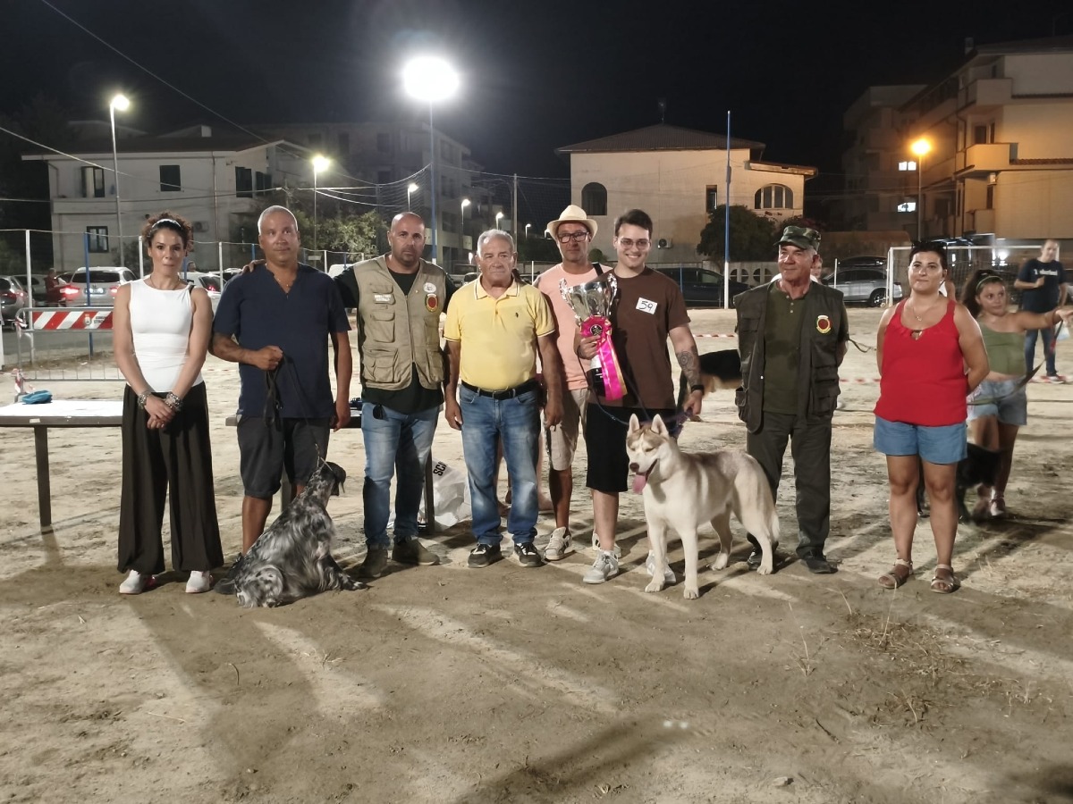 Strongoli - Dal mondo venatorio un aiuto concreto alla ricerca contro i tumori - Foto: Un momento dell'iniziativa