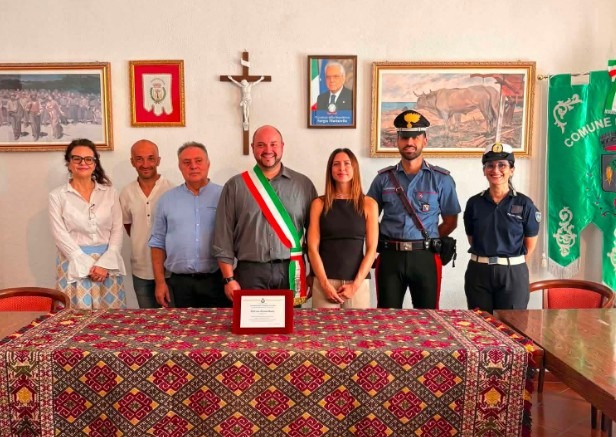 Carfizzi celebra il merito e le proprie radici: targa alla Dott.ssa Alessia Basta - Foto: Uff. Stampa Comune di Carfizzi