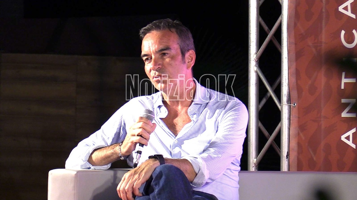 Occhiuto: «Nessun euro perso per l’aeroporto Sant'Anna, lavoriamo per il Crotone-Roma» - Foto: Redazione 