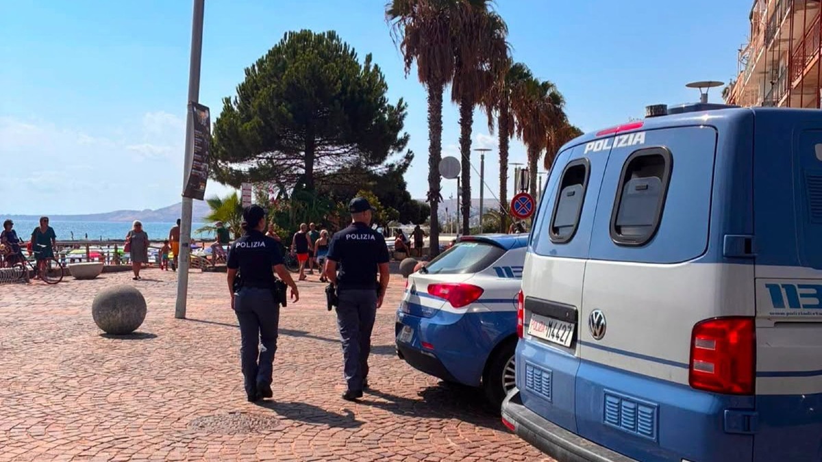 Ferragosto, controlli rafforzati della Polizia: oltre 2.600 persone identificate nel crotonese - Foto Uff. Stampa Questura di Crotone