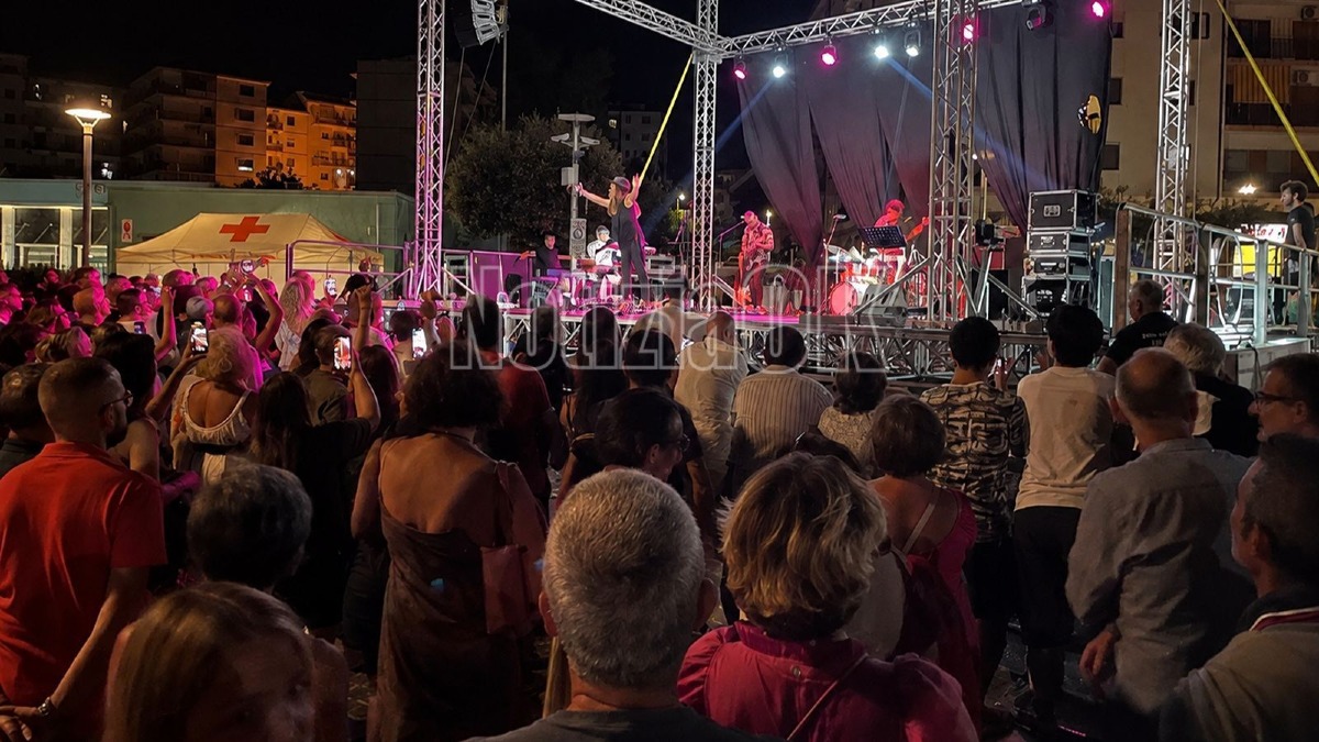 Crotone, la musica si sposta in Piazza Berlinguer: quattro serate sul lungomare - Foto: Redazione 
