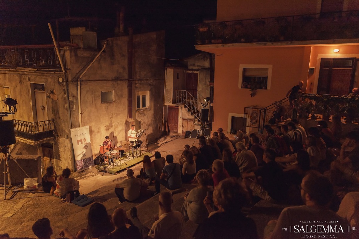 Salgemma Lungro Festival, tre giorni tra arte, musica e memoria: il centro storico si accende con la Notte Blu -  Foto Uff. stampa Salgemma Festival