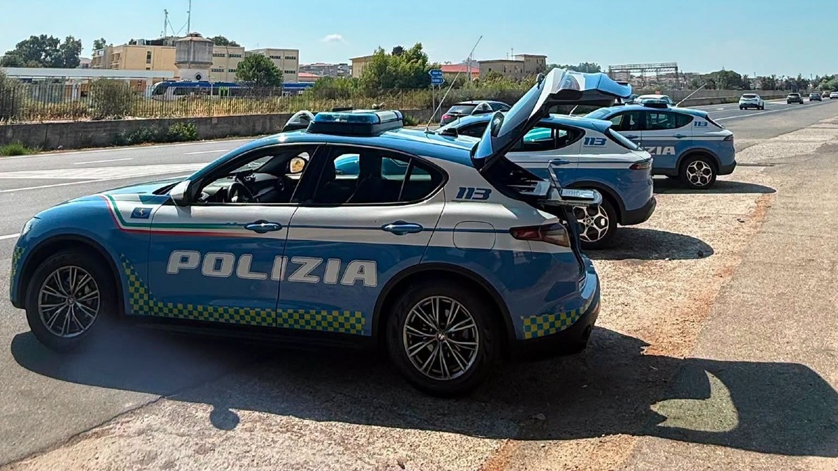 Crotone - Aveva 35 grammi di droghe sintetiche negli indumenti intimi: arrestato   - Foto Uff. Stampa Questura di Crotone