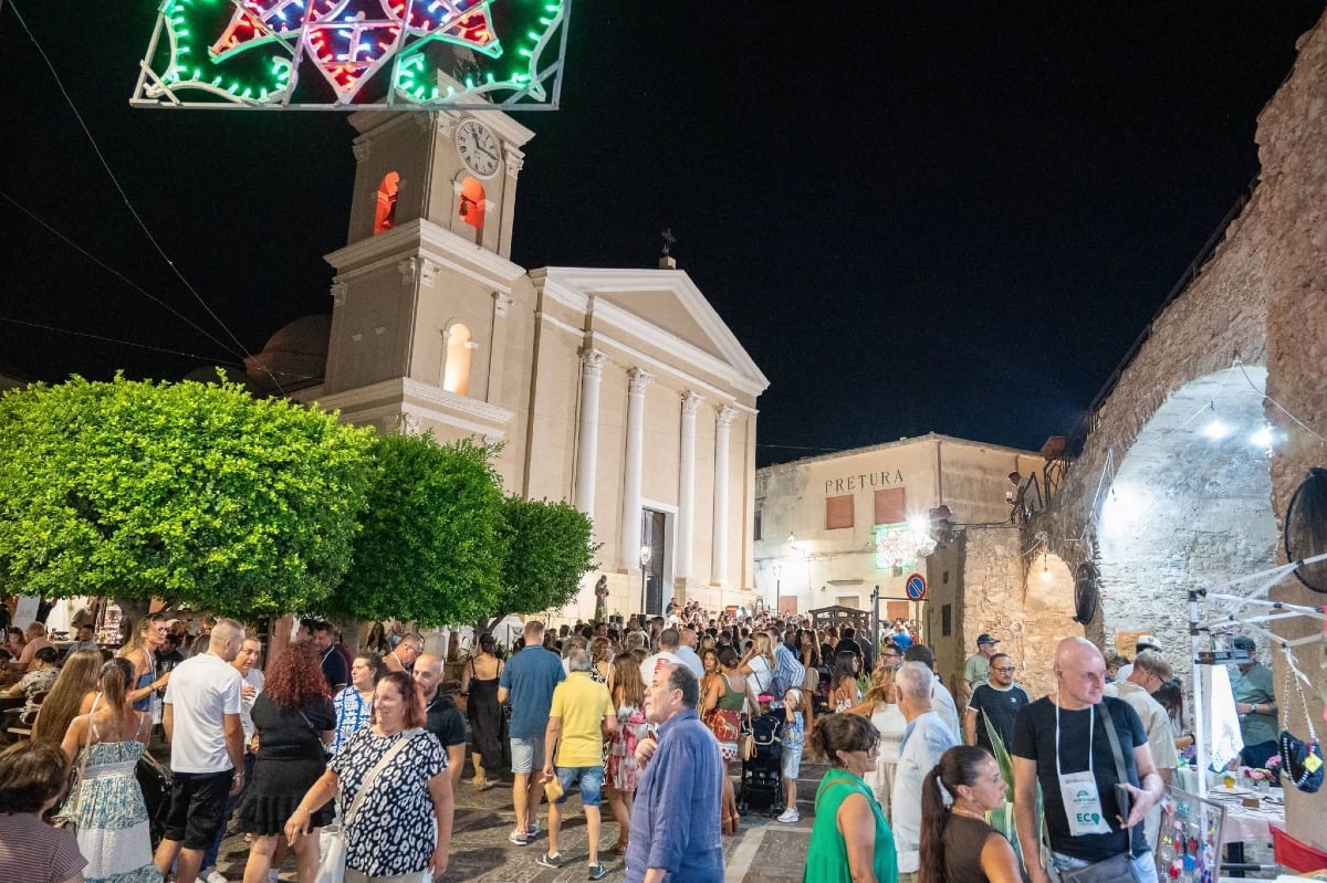 Notte Rossa a Cirò, stasera musica, street food e spettacolo del fuoco - Foto Uff. Stampa Comune di Cirò 