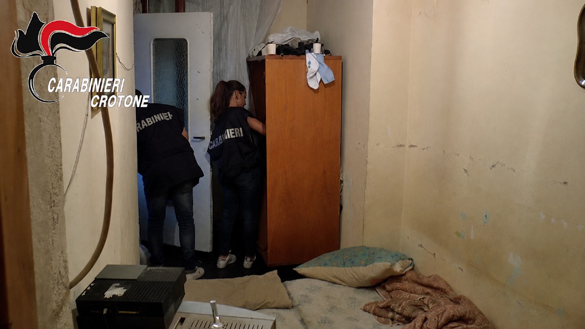 (VIDEO) Operazione “Medusa”, sgominato il giro della prostituzione tra Crotone e Isola di Capo Rizzuto - Foto Uff. Stampa Carabinieri 