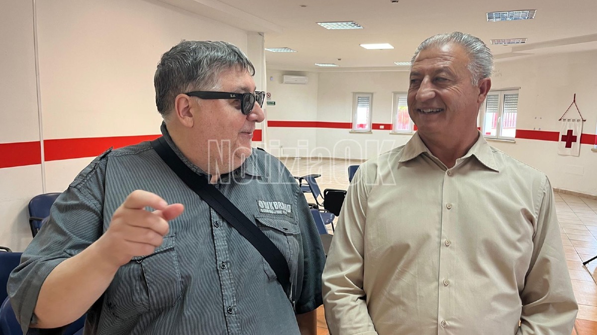 Giornalisti a teatro, il 29 agosto arriva la quarta commedia: satira e beneficenza a Crotone - Foto: Redazione 