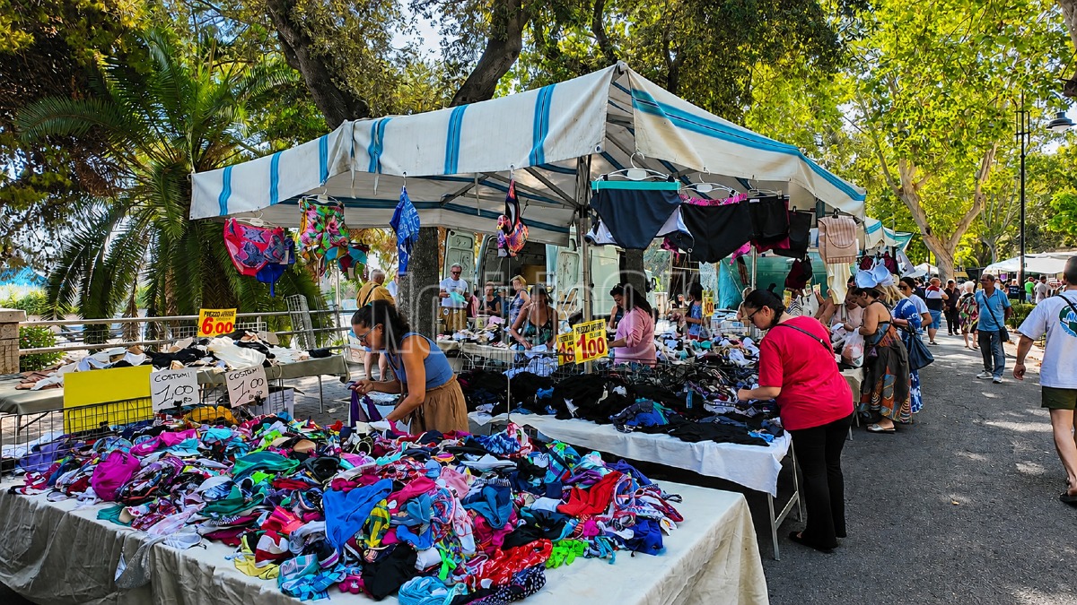 Crotone, il mercato domenicale saluta l’estate con una buona partecipazione - Foto: Redazione 