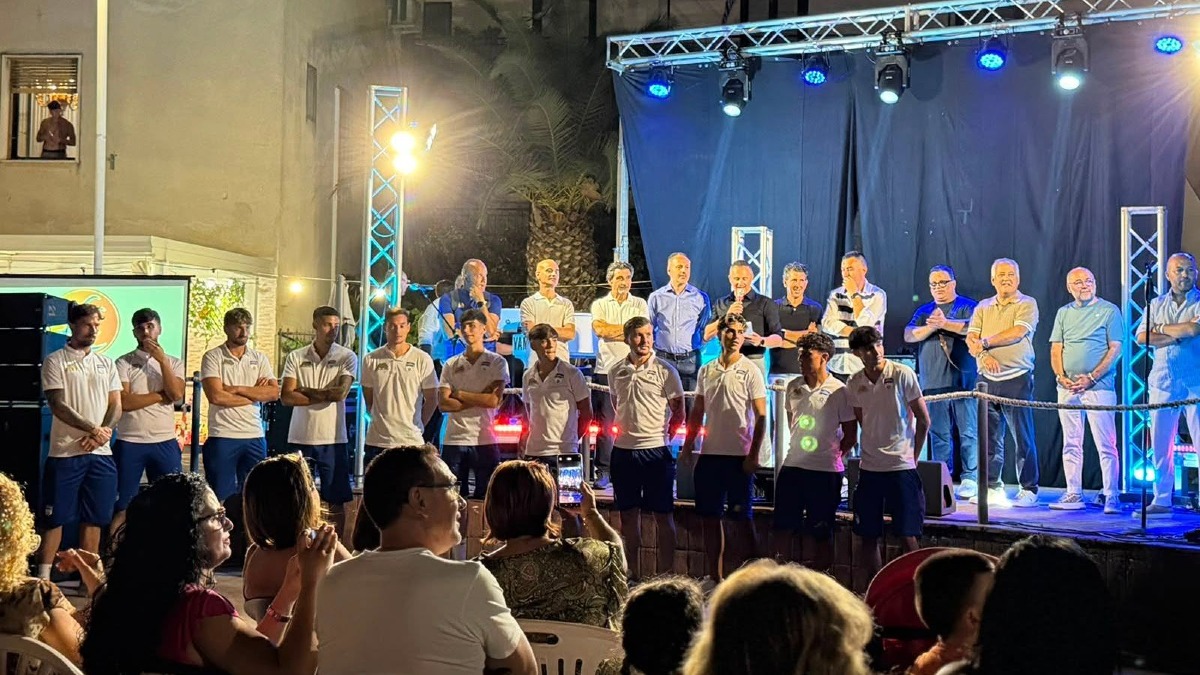 USC Corigliano, la piazza biancazzurra si accende: presentata la nuova stagione - Foto Uff. Stampa Corigliano Calcio 