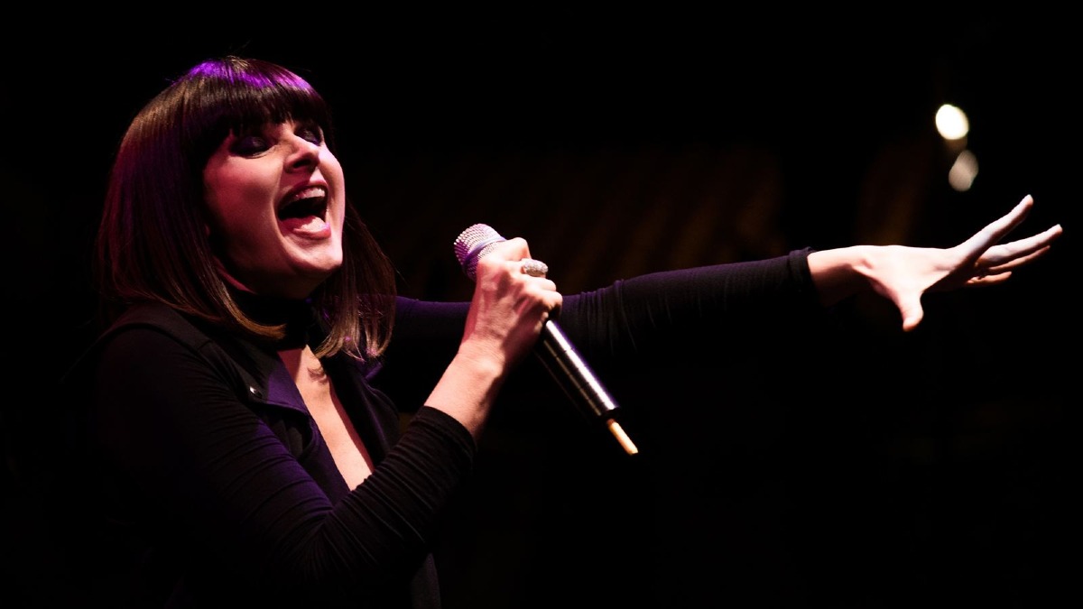Silvia Mezzanotte porta sul palco un viaggio tra musica, emozioni e ricordi - Foto Uff Stampa  361comunicAzione