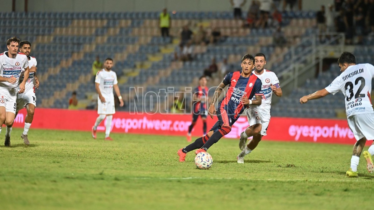 Crotone-Foggia, lo Scida applaude ma il gol non arriva: decide Petito - Foto: Redazione 
