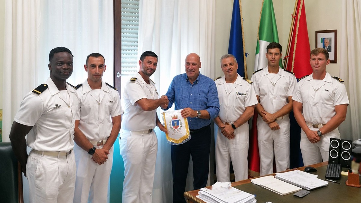 Crotone saluta la BC Chaplin e i futuri ufficiali di Marina - Foto: Ufficio stampa Comune di Crotone