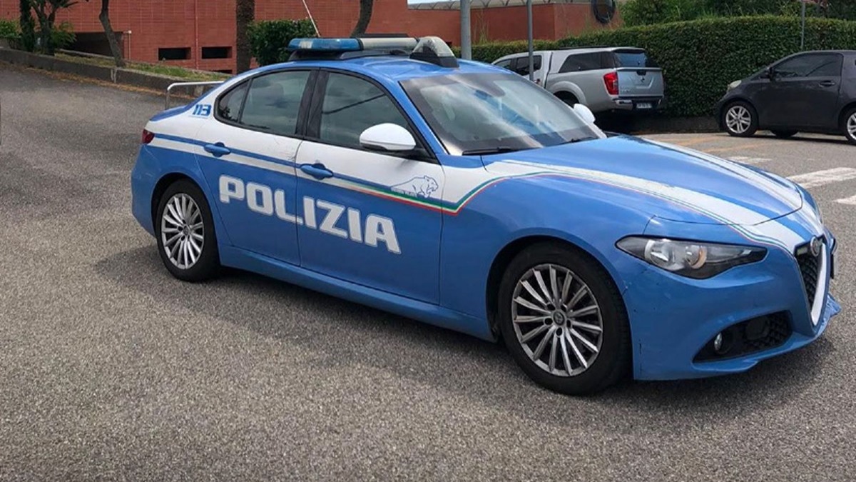 Catanzaro, straniero irregolare trasferito al CPR: aveva numerosi precedenti penali - Foto Uff. Stampa Questura di Catanzaro
