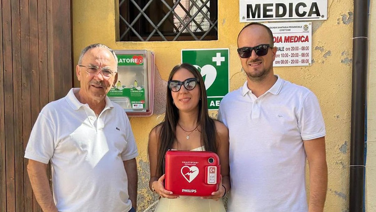 A Scandale un defibrillatore al posto delle bomboniere: il dono di Francesca e Antonio - Foto: Redazione 
