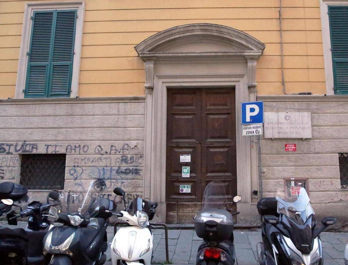 Scuola, i sindacati: "Oltre 200mila supplenti, manca più della metà dei prof di sostegno" - 