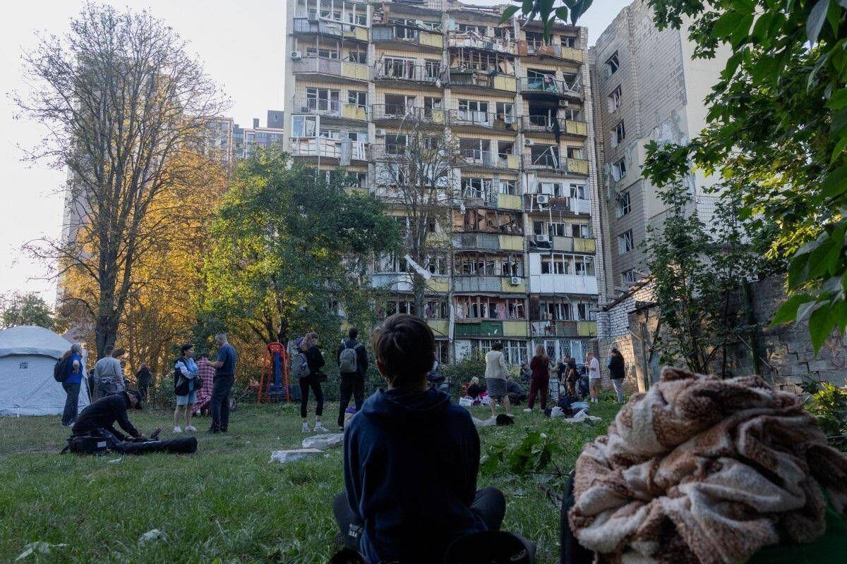 Ucraina, Mosca bombarda Kiev e aree circostanti: 9 morti. Polonia in allerta fa decollare aerei militari al confine - 