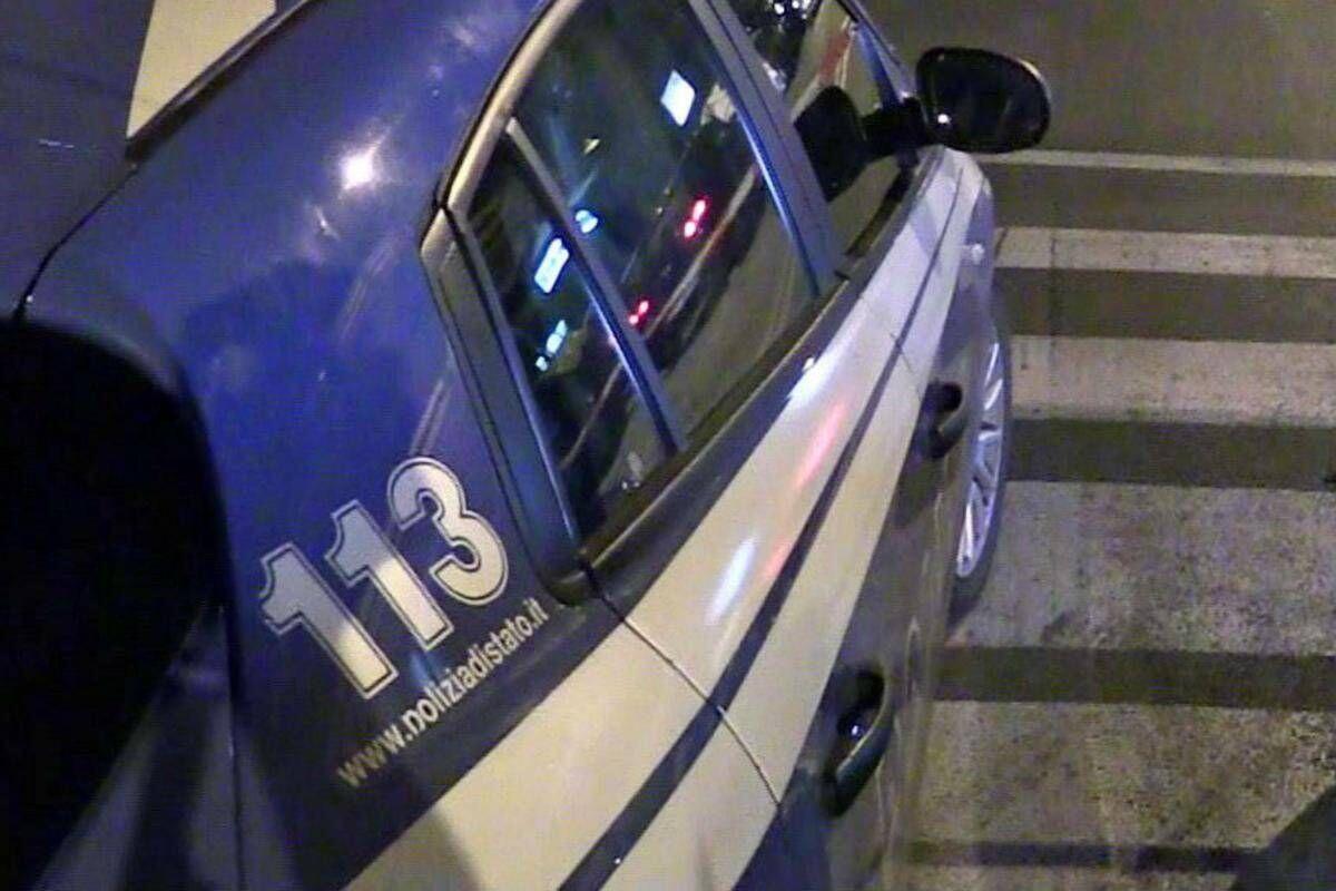 Roma, rissa con spray urticante e bottiglie di vetro a Trastevere tra 15 ragazzi: tre in manette - 