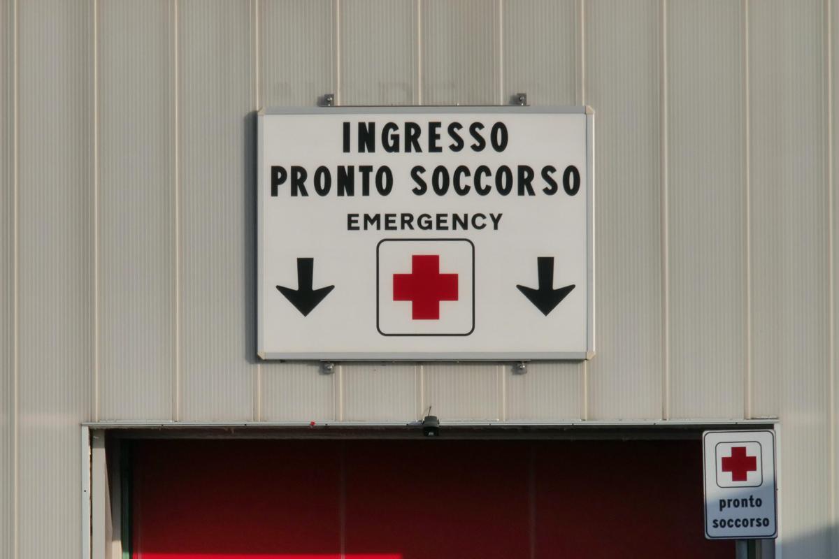 Vomito, diarrea e febbre alta per 25 bambini dopo giornata al mare a Cosenza: tutti ricoverati - 