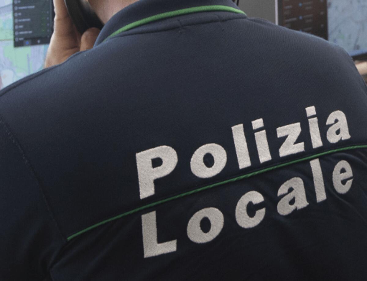 Milano, agenti polizia locale: commissaria ai domiciliari, restano in carcere gli altri 4 - 