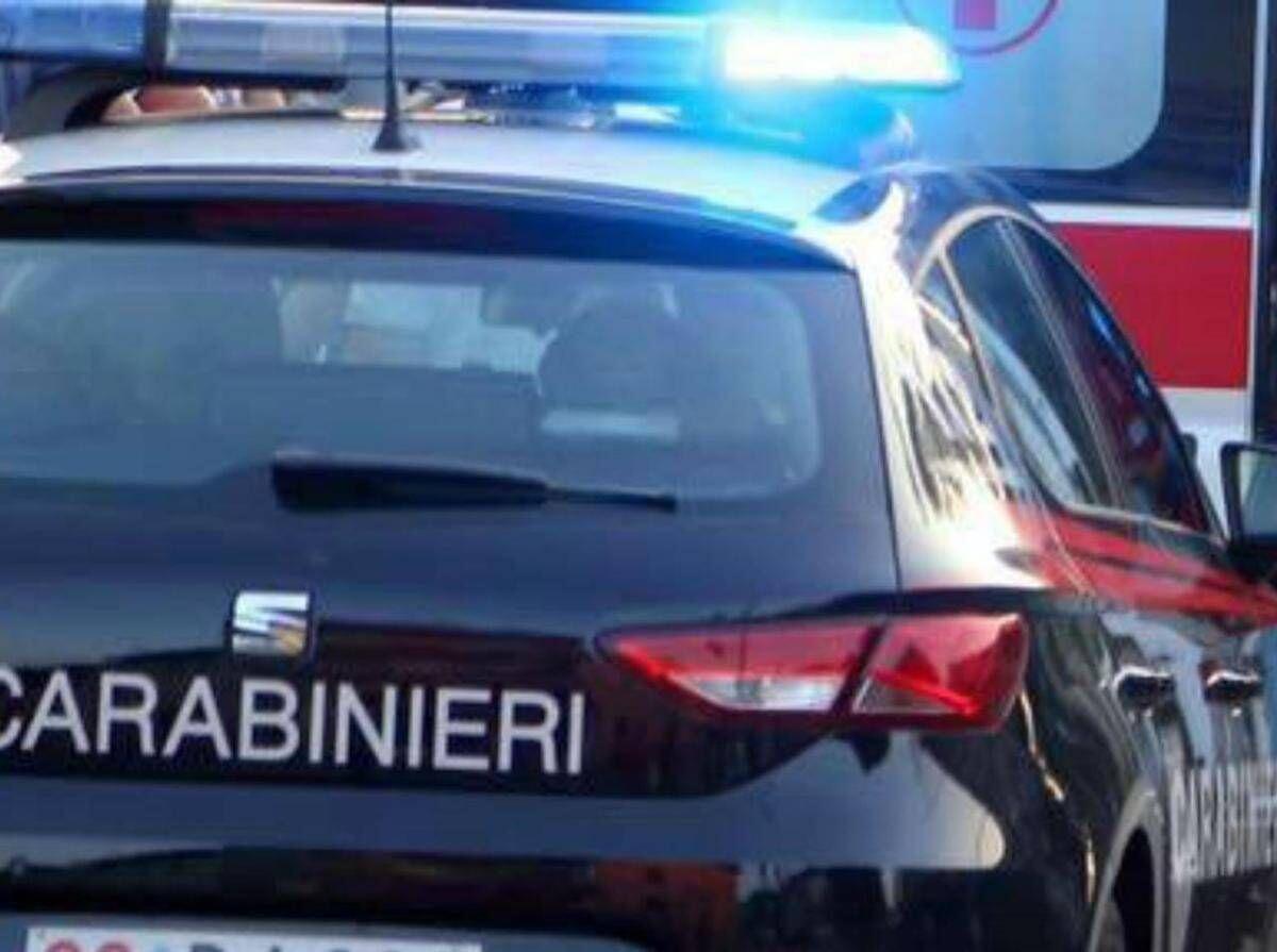 Si getta in auto con la moglie nel porto di Cattolica durante una lite, coppia salvata dai passanti - 