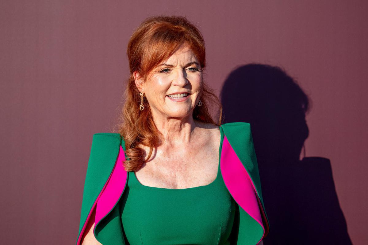 Sarah Ferguson torna nel Regno Unito dopo lo scandalo Epstein - 